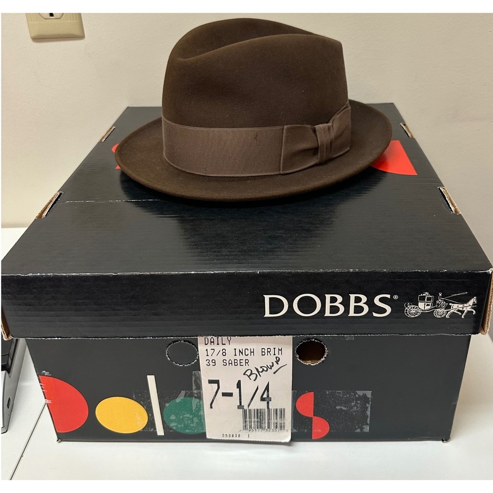 Dobbs Daily Saber Brown Felt Fedora Hat 1 7/8 Inch Brim Size 7 1/4 with Box